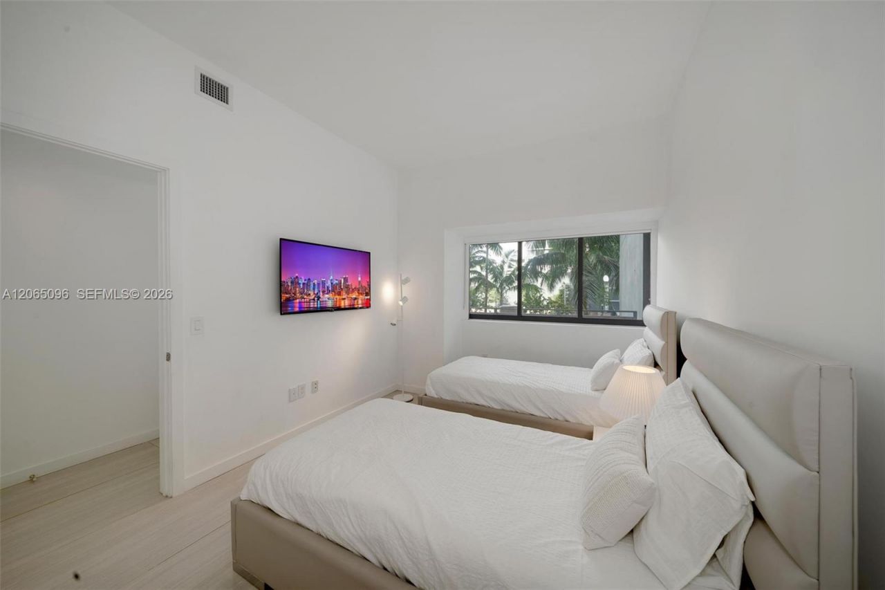 480 NE 31st St , Unit 605, Miami, FL 33137 Photo