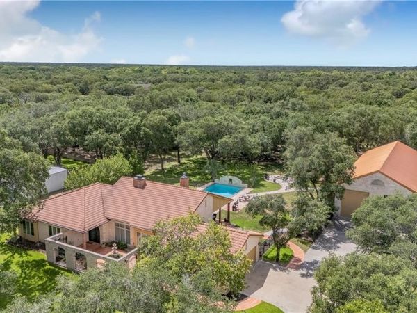 166 Post Oak Bend , Inez, TX 77968