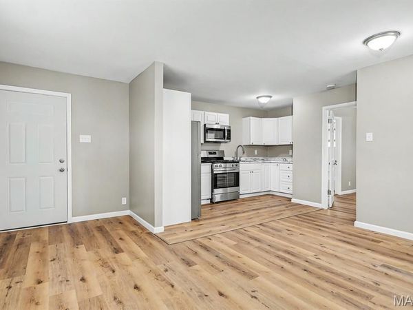 329 Eichelberger Street, St Louis, MO 63111