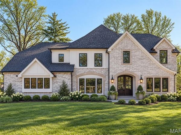 184 Brooktrail Court, Creve Coeur, MO 63141
