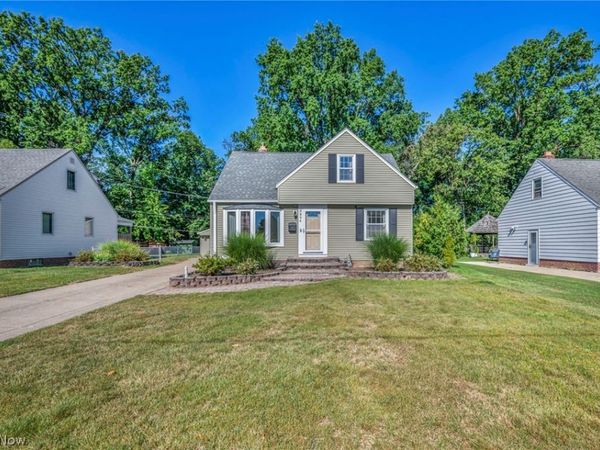 5234 Karen Isle Drive , Willoughby, OH 44094