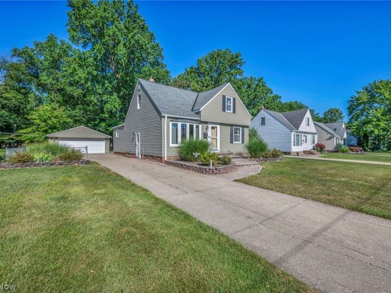 5234 Karen Isle Drive, Willoughby, OH 44094 Photo 2