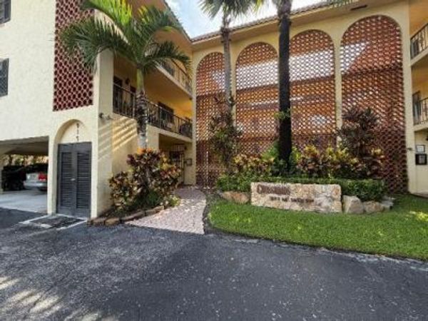 917 NE 16th Avenue, Unit 1, Fort Lauderdale, FL 33304