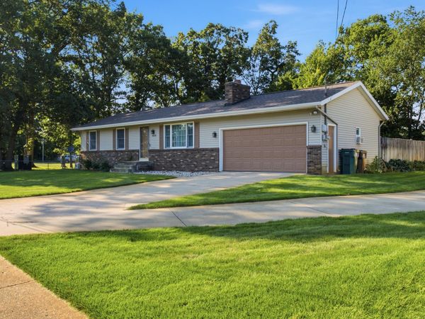1658 Woodside Road, Norton Shores, MI 49441