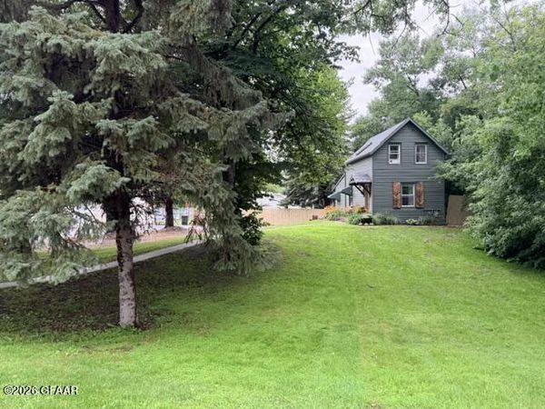 311 DIVISION Avenue N, Cavalier, ND 58220