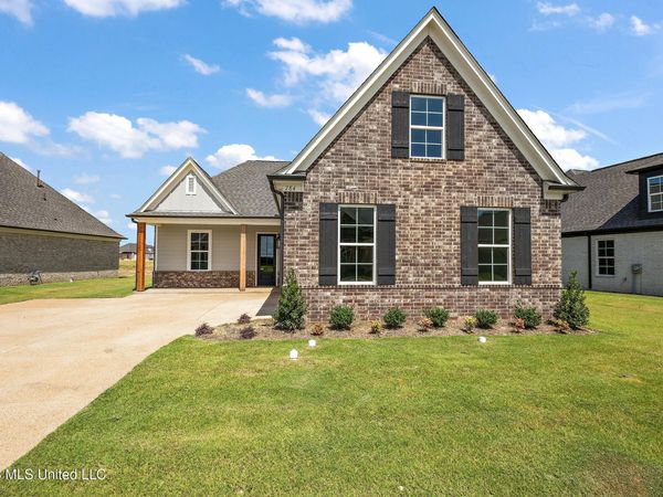 907 Coahoma Court, Nesbit, MS 38651