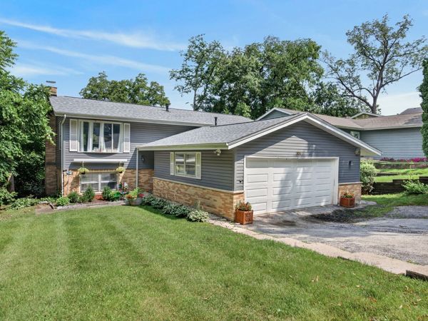 306 Apache Trail , Lake In The Hills, IL 60156