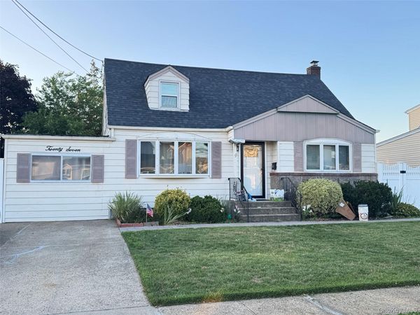 27 Edward Street , Bethpage, NY 11714