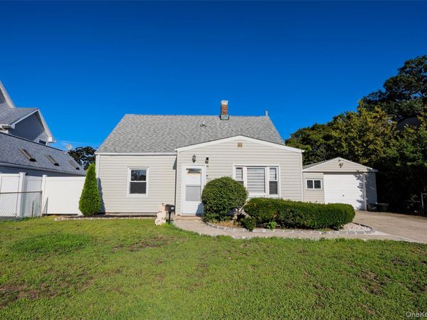 75 Ranch Lane , Levittown, NY 11756