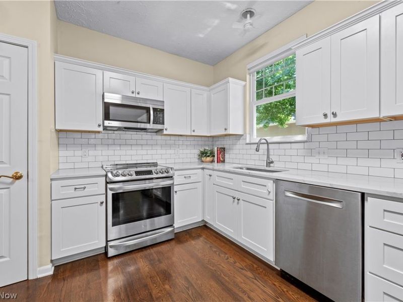 1936 Pembrooke Lane, Avon, OH 44011 Photo 17