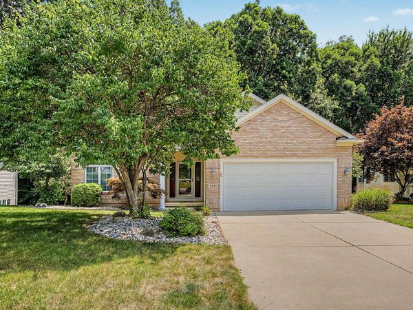 3015 S Wood Dale Drive, Jackson, MI 49203