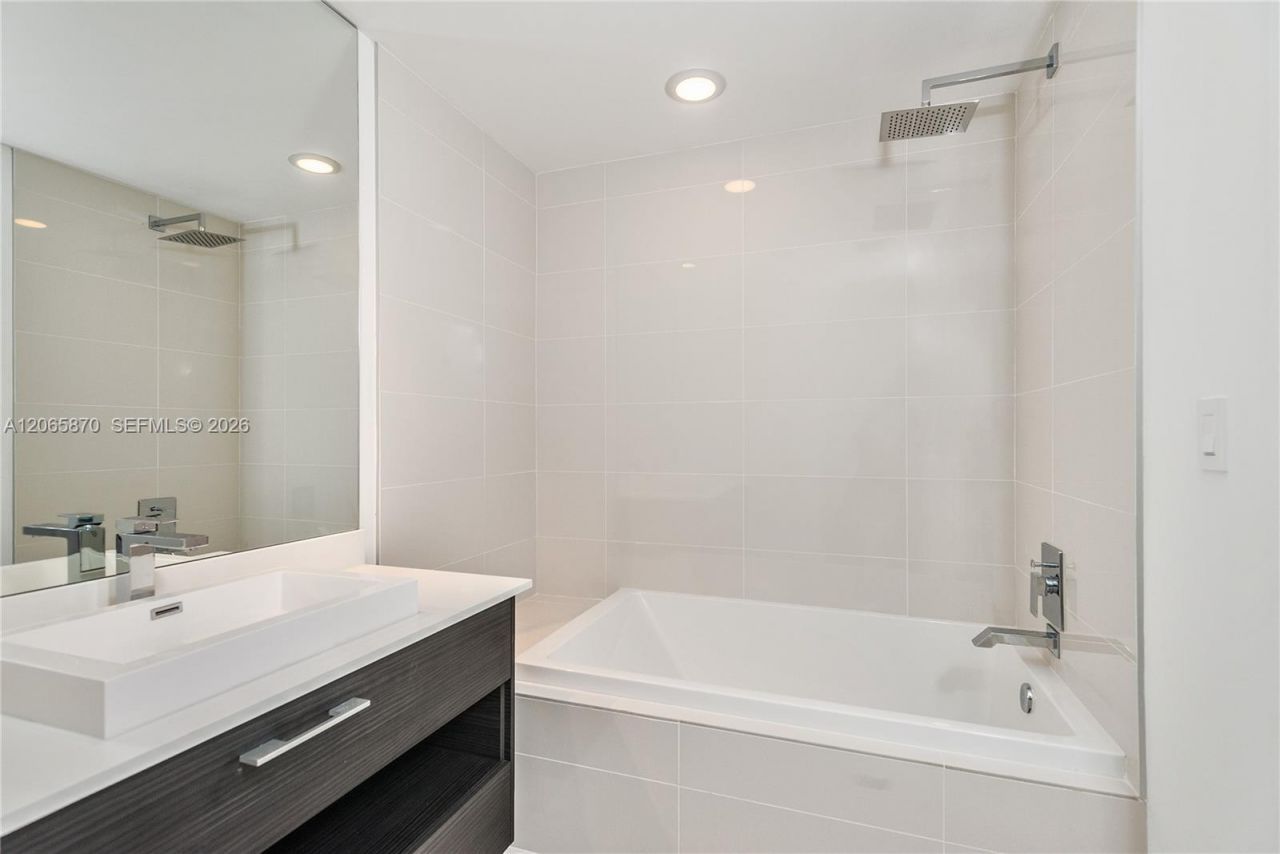 55 SW 9 St , Unit 2805, Miami, FL 33129 Photo