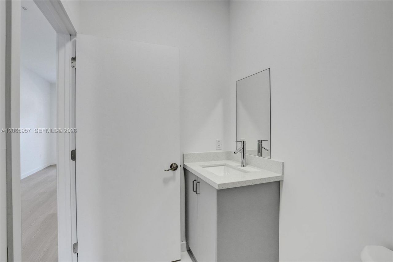 1567 NW 1st St , Unit 6, Miami, FL 33125 Photo