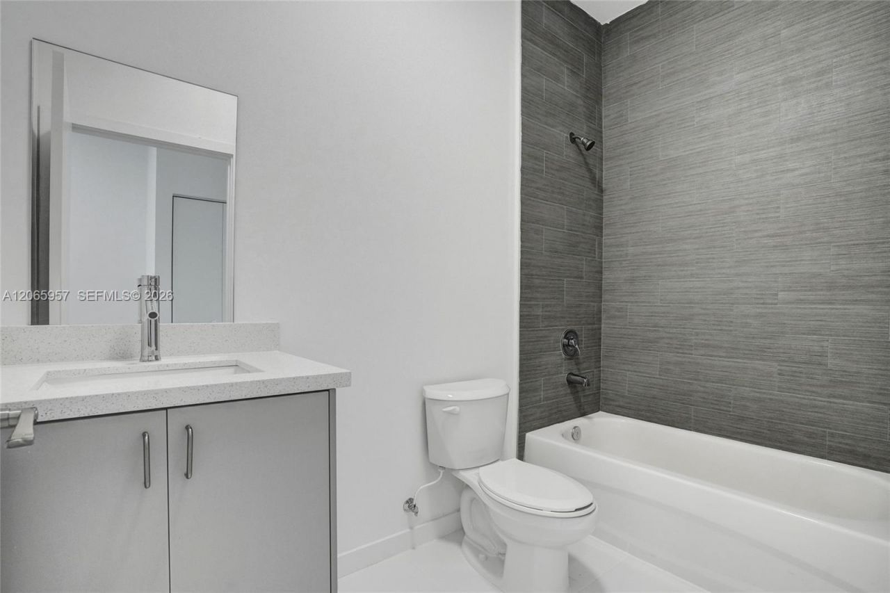 1567 NW 1st St , Unit 6, Miami, FL 33125 Photo