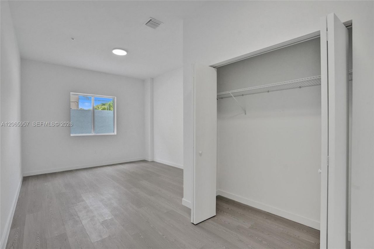 1567 NW 1st St , Unit 6, Miami, FL 33125 Photo