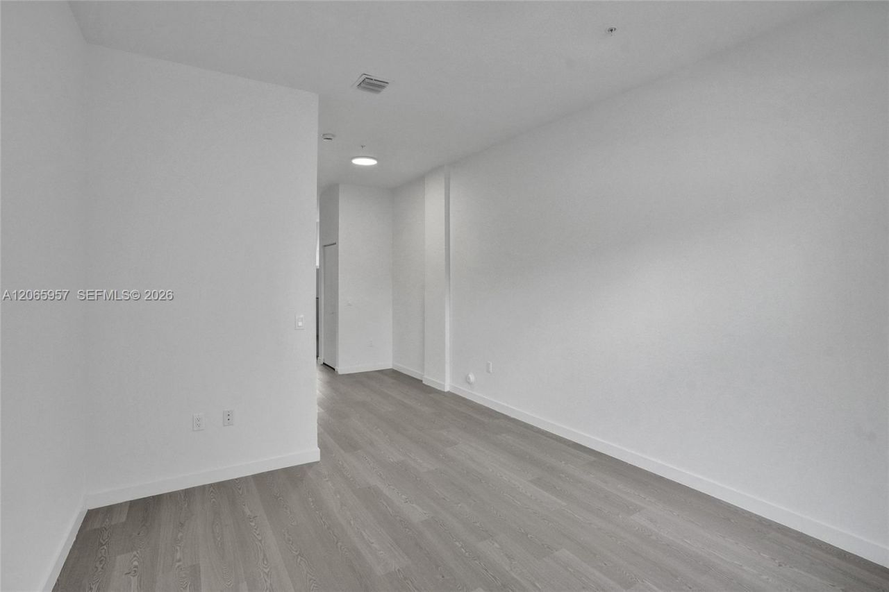 1567 NW 1st St , Unit 6, Miami, FL 33125 Photo