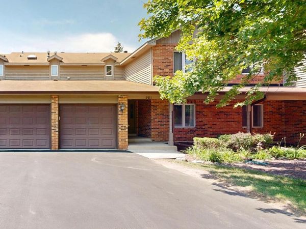 981 West Court, Unit A, Naperville, IL 60563