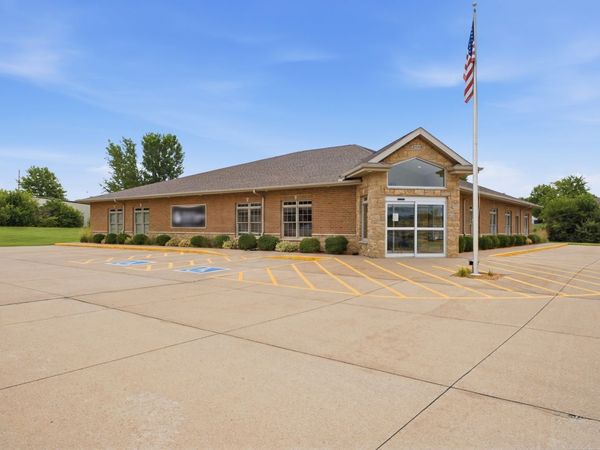 2008 Cedar Plaza Drive , Muscatine, IA 52761