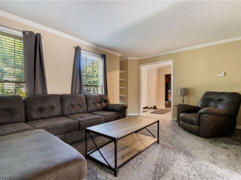 8238 N Casswell Circle NW, North Canton, OH 44720 Photo 4