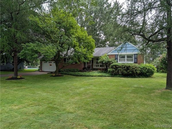 8325 Vernon Circle, Buffalo, NY 14221