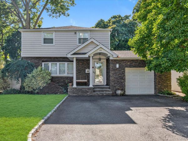 1992 Merrick Avenue , Merrick, NY 11566