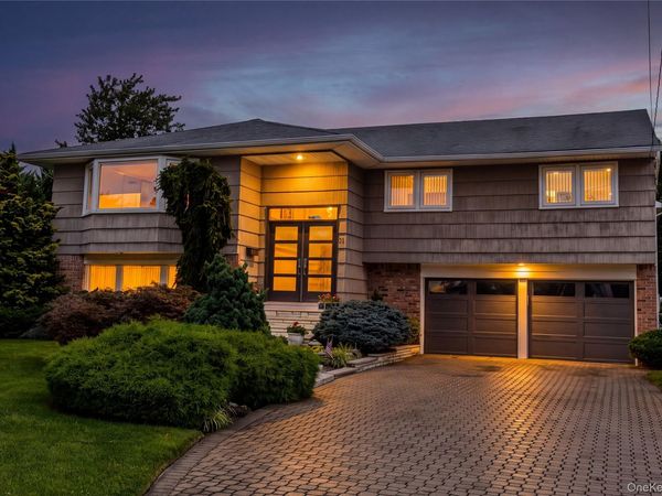 31 Lake Court , Massapequa, NY 11758