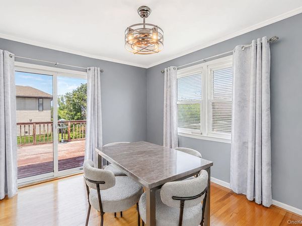 8 Wilson Place , Lindenhurst, NY 11757
