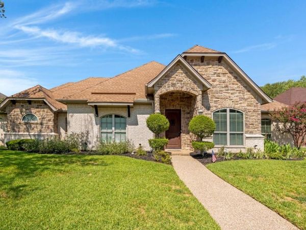 1904 Melbourne Drive, Pantego, TX 76013