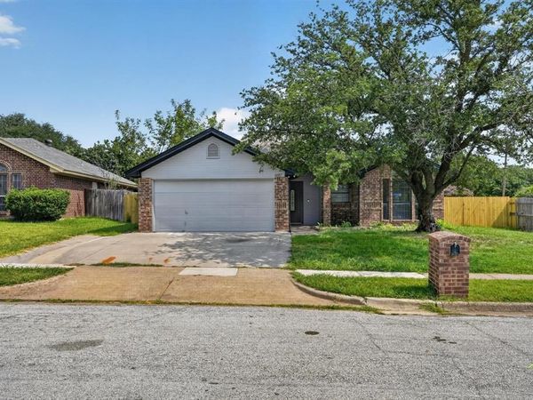 6057 Hillglen Drive, Watauga, TX 76148