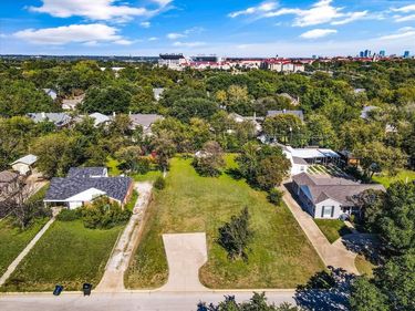 3512 W Biddison Street , Fort Worth, TX 76109
