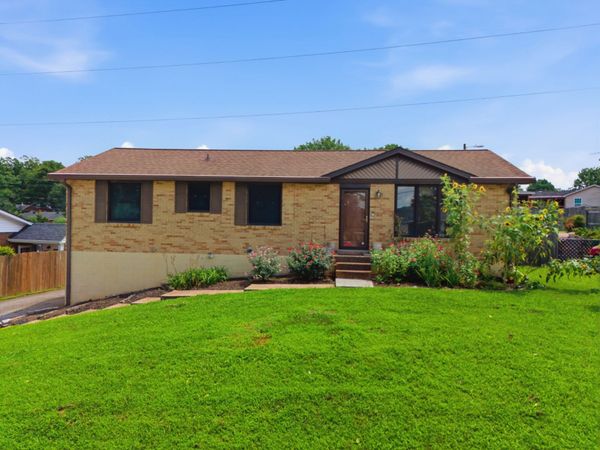 434 Capri Dr , Nashville, TN 37209