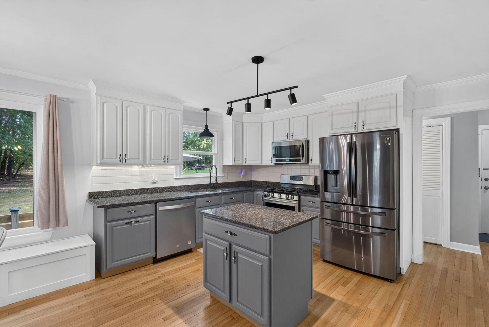 407 Huntington Road Photo 18