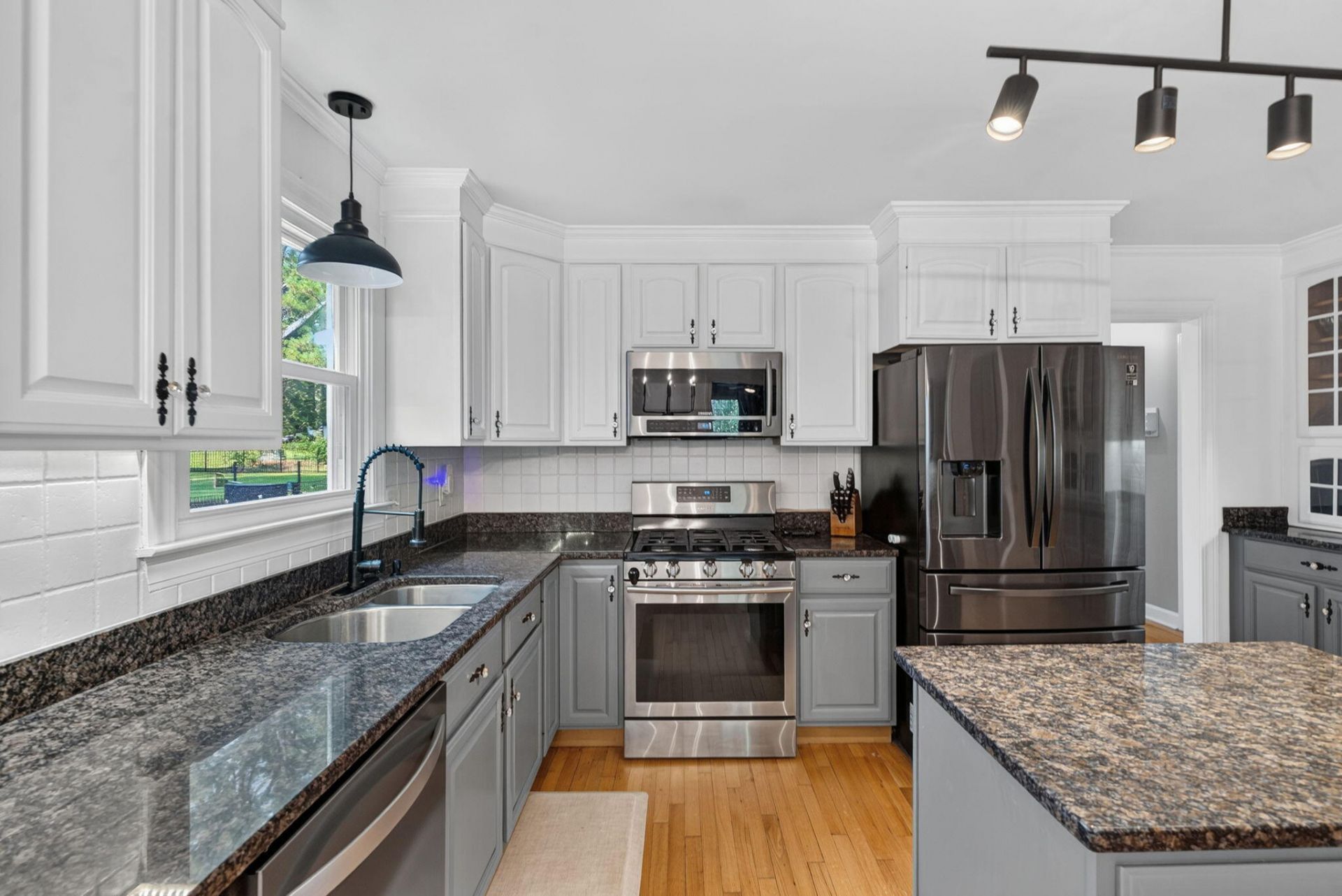 407 Huntington Road Photo 19
