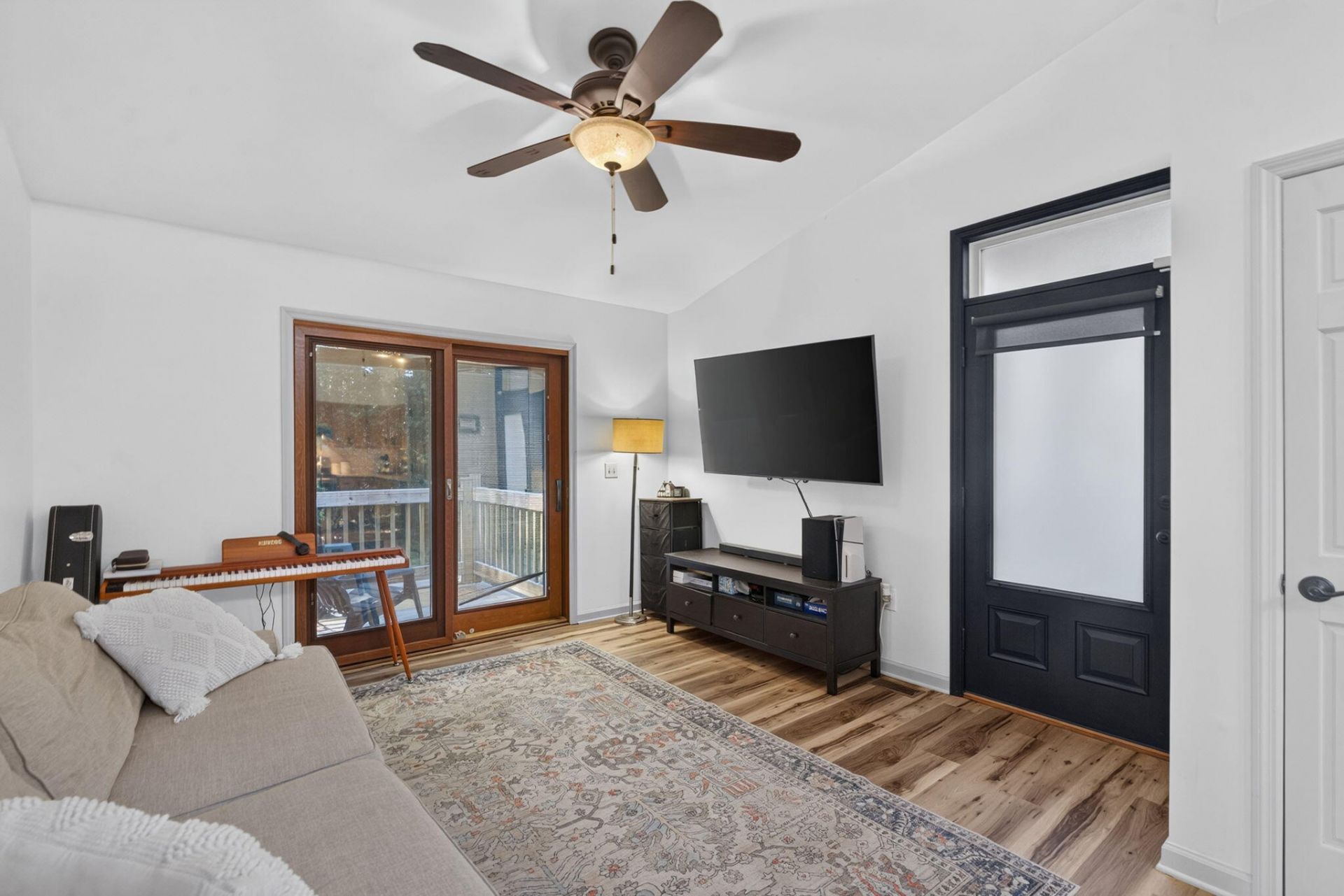 407 Huntington Road Photo 42