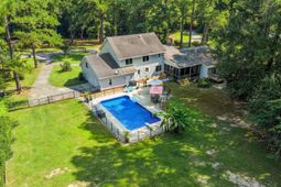 407 Huntington Road photo 4