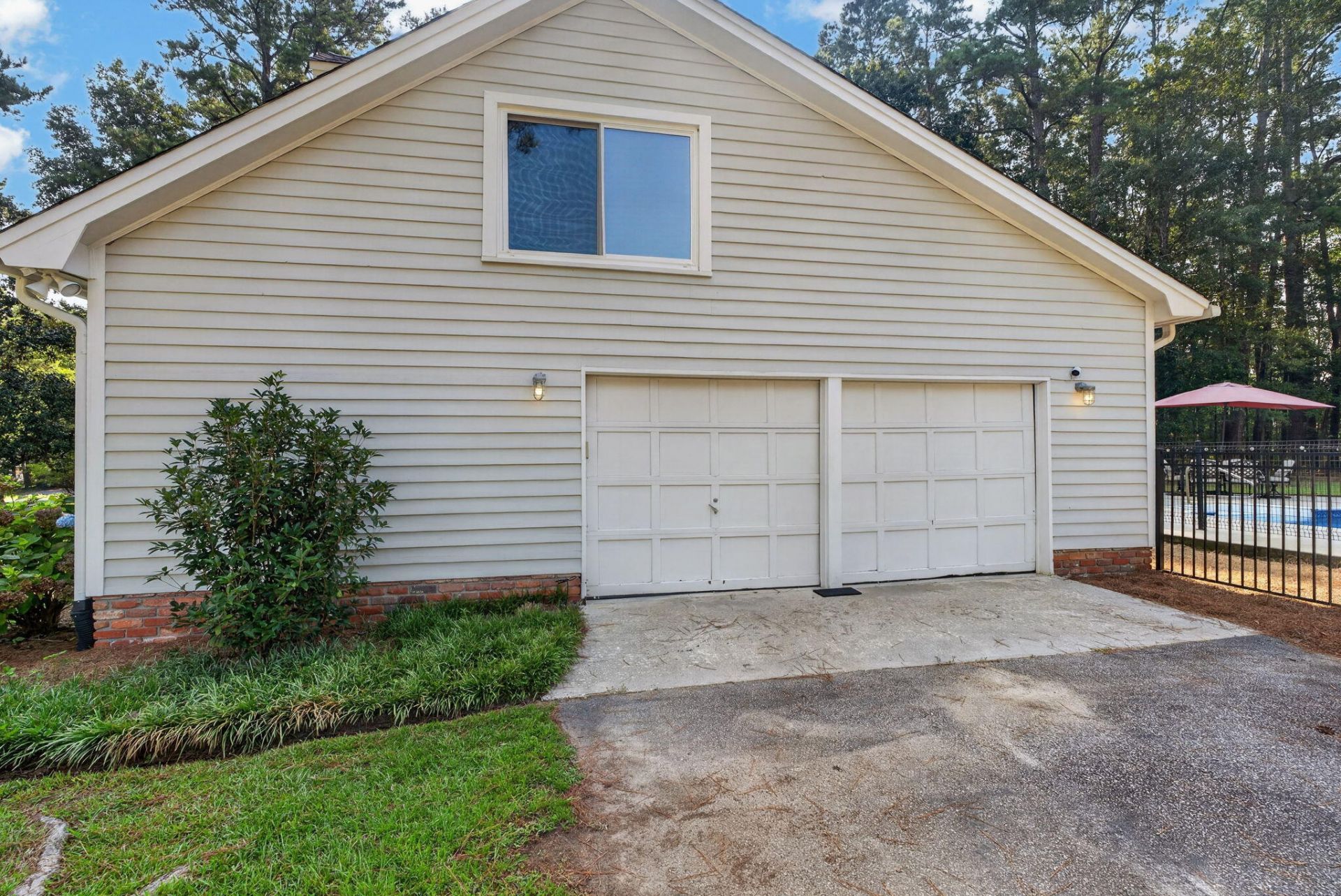 407 Huntington Road Photo 58