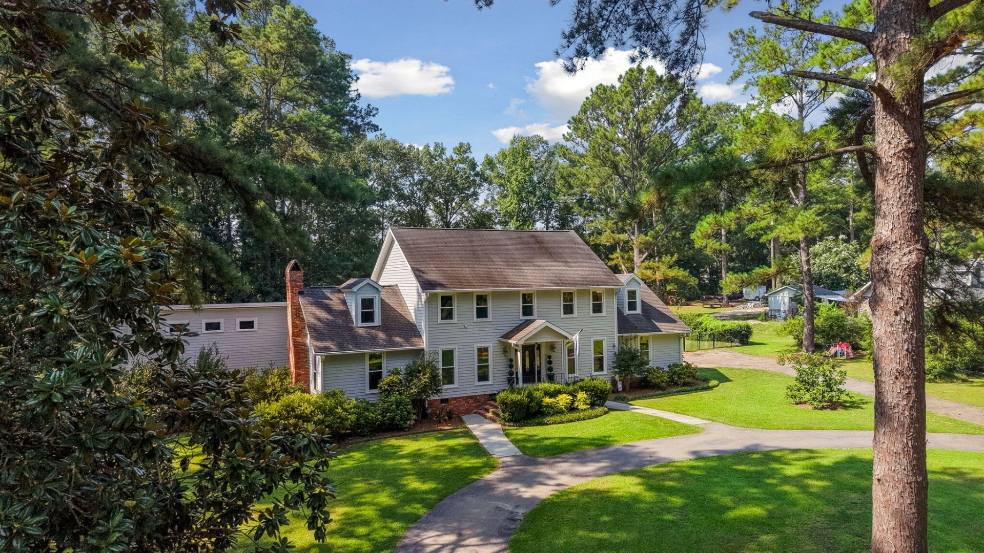 407 Huntington Road Photo 6