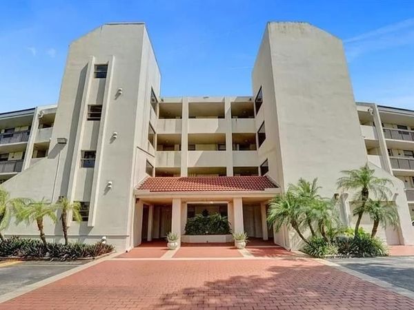 110 Lake Emerald Drive, Unit 409, Oakland Park, FL 33309