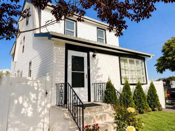 2 Lee Court , Merrick, NY 11566