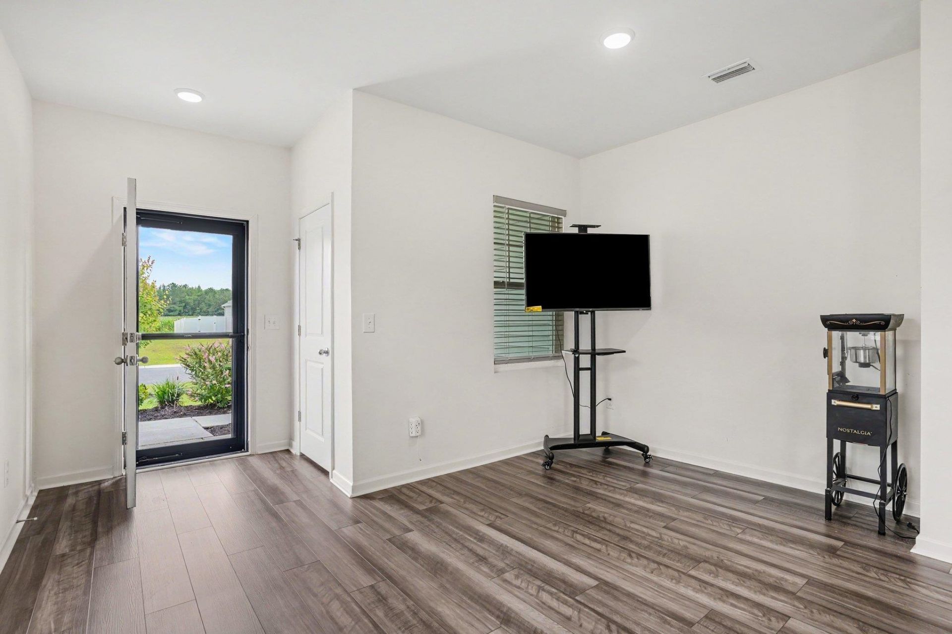 161 Linares St. Photo 4