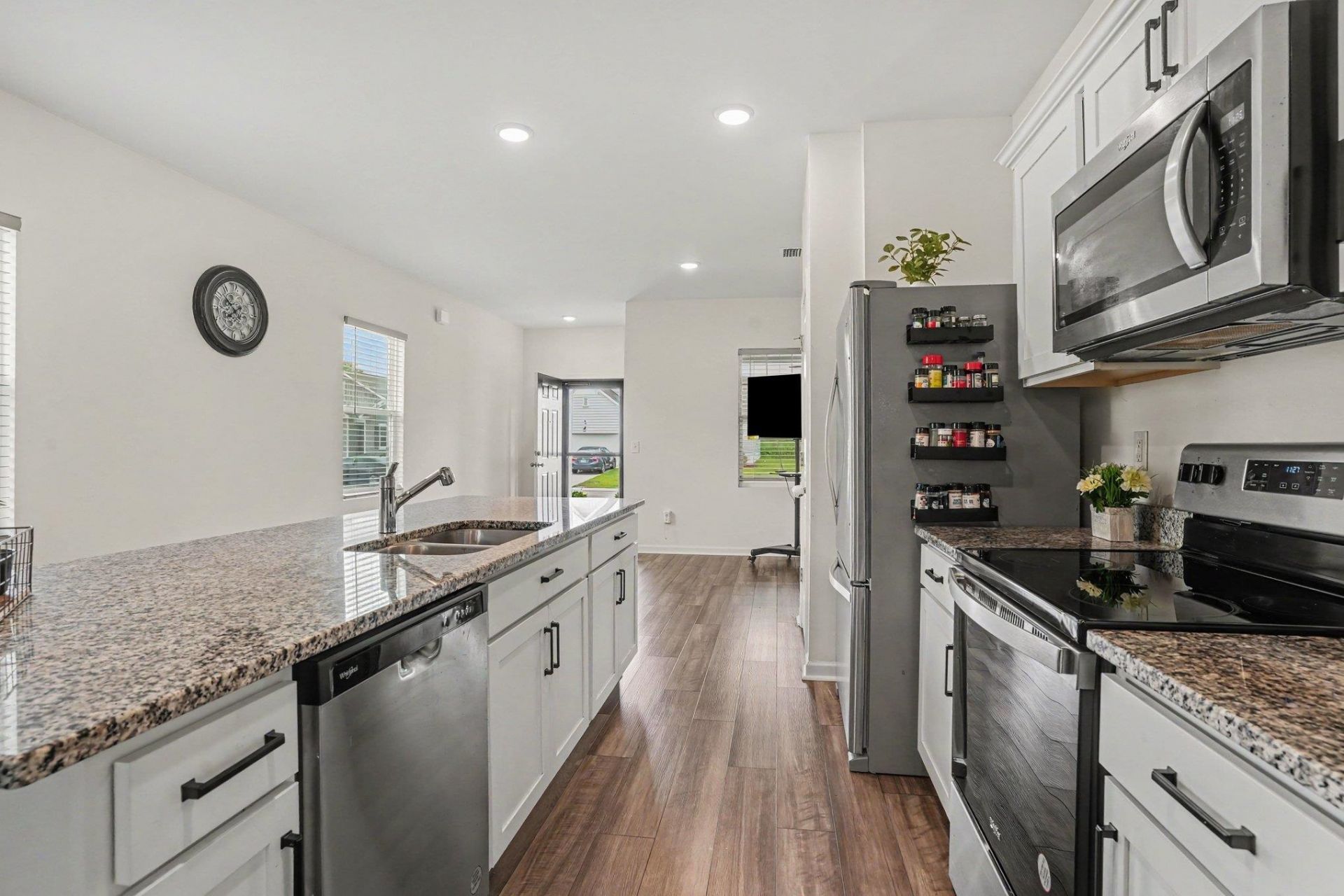 161 Linares St. Photo 7