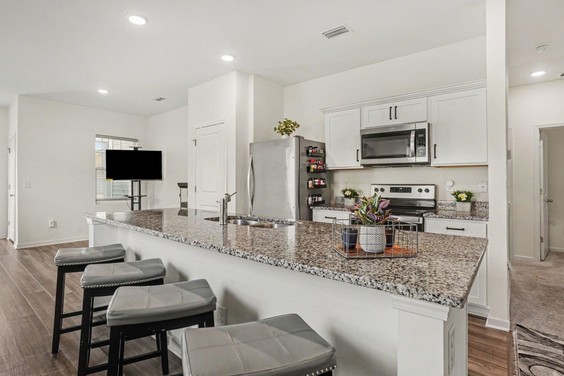 161 Linares St. Photo 8