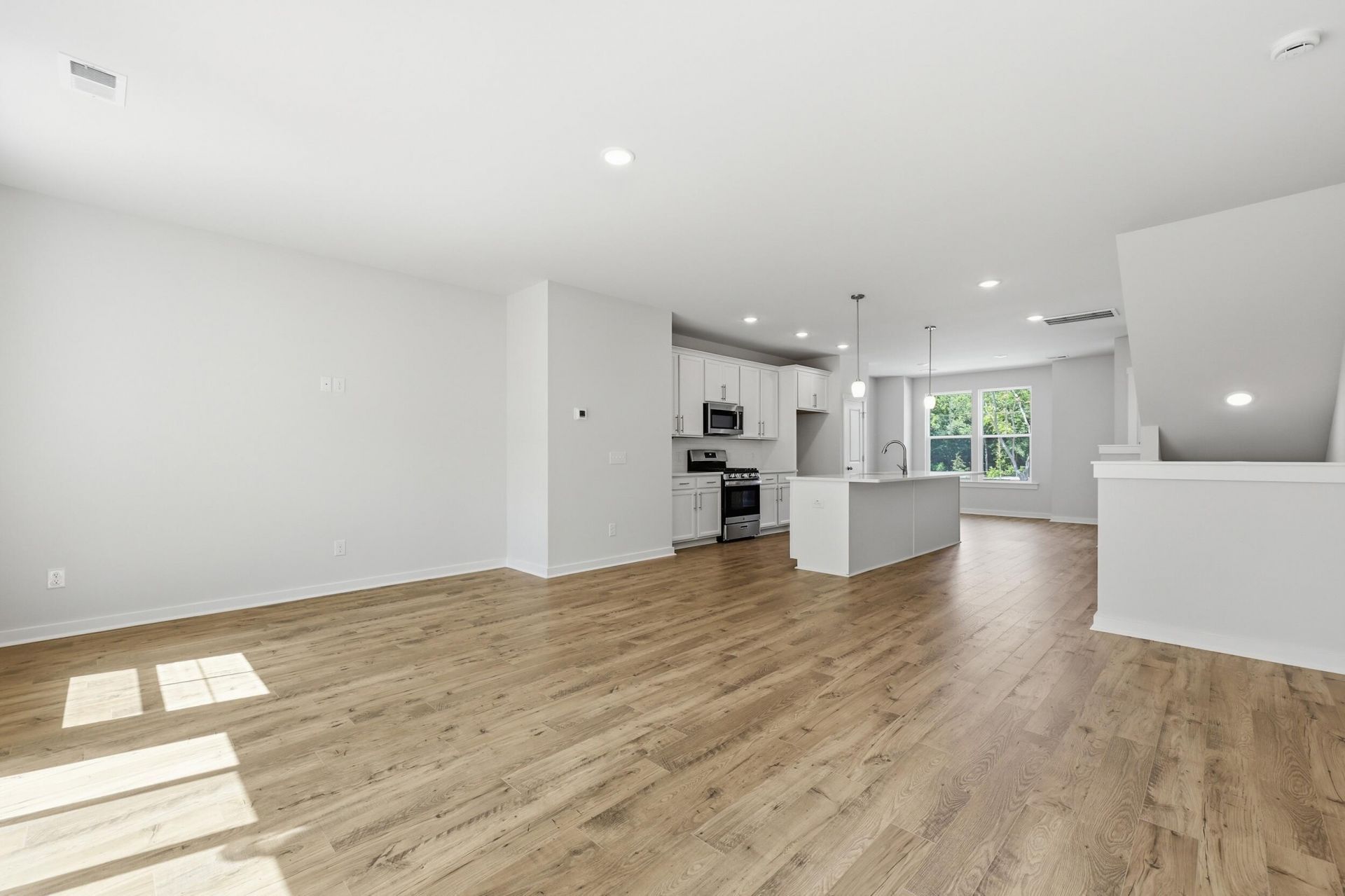 132 Fernbank Court Photo 12