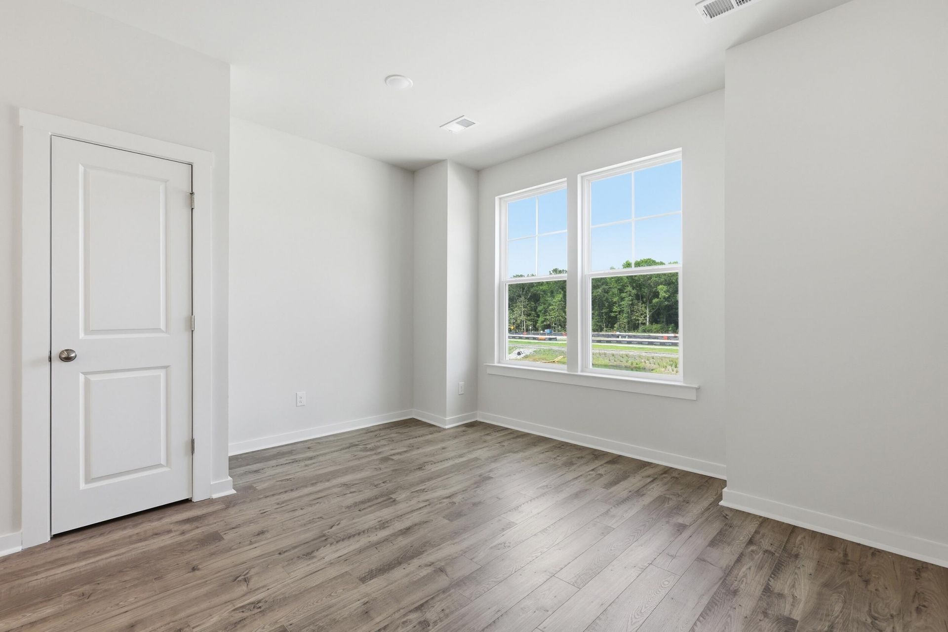 132 Fernbank Court Photo 14