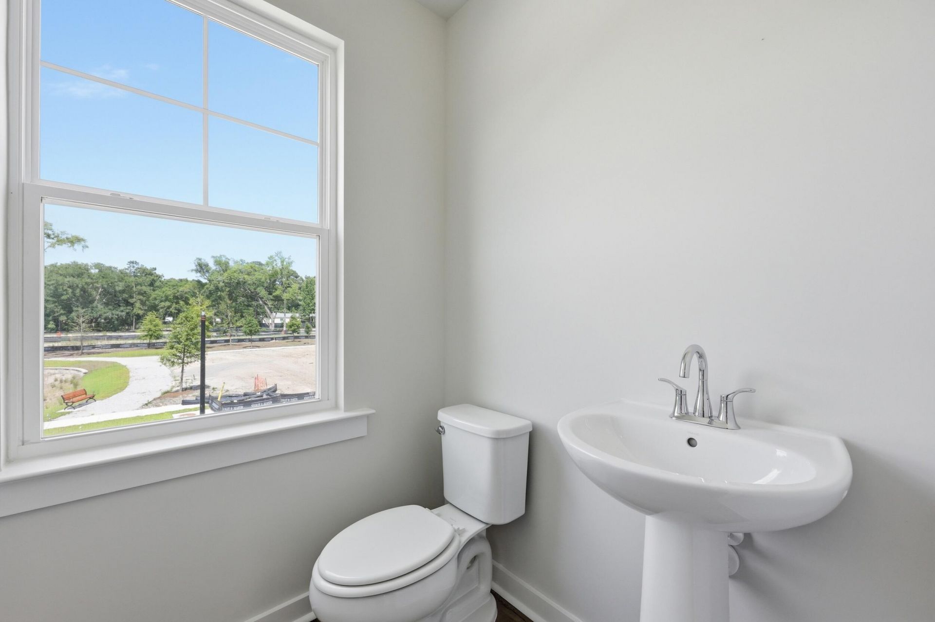132 Fernbank Court Photo 16