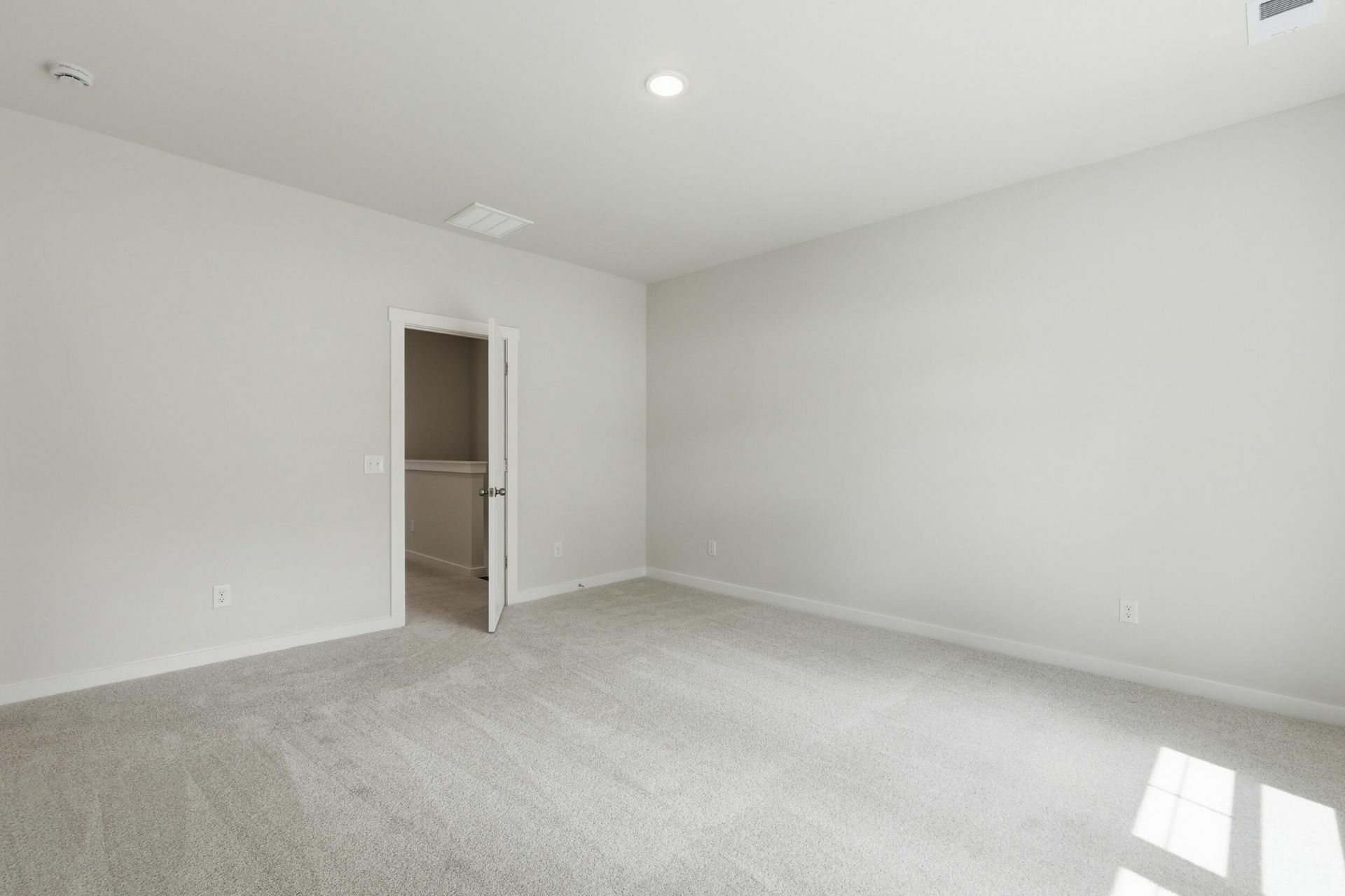 132 Fernbank Court Photo 19