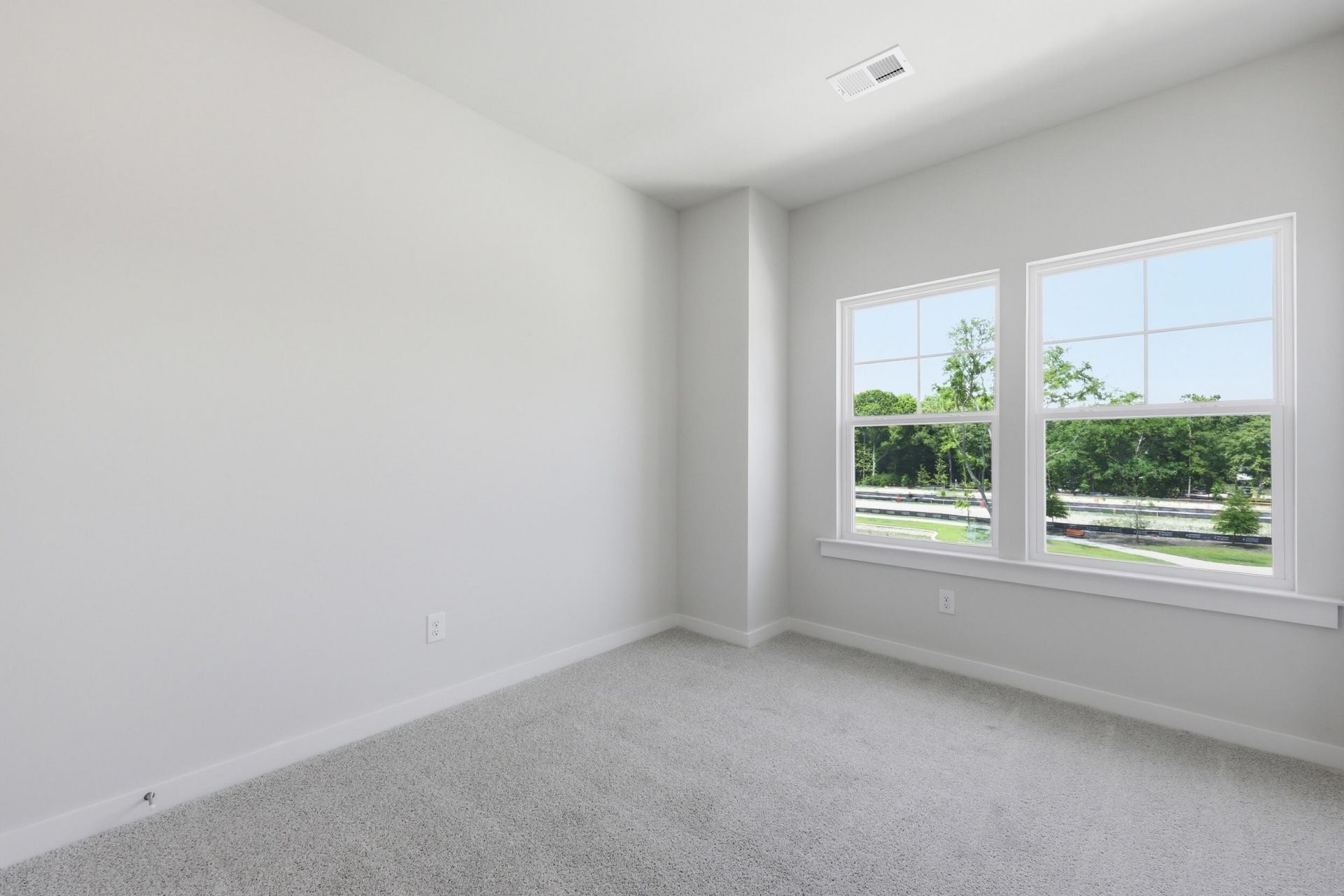 132 Fernbank Court Photo 22