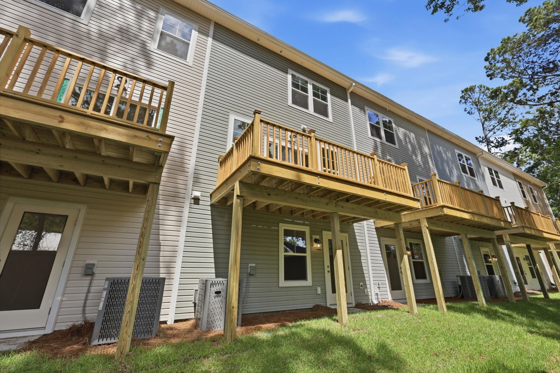 132 Fernbank Court Photo 27