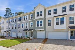 132 Fernbank Court photo 4