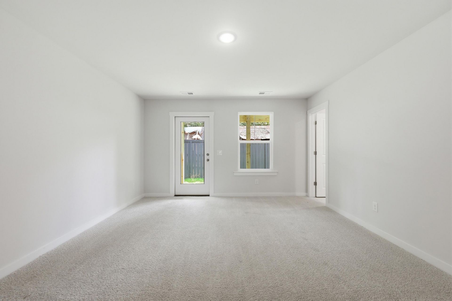 132 Fernbank Court Photo 5